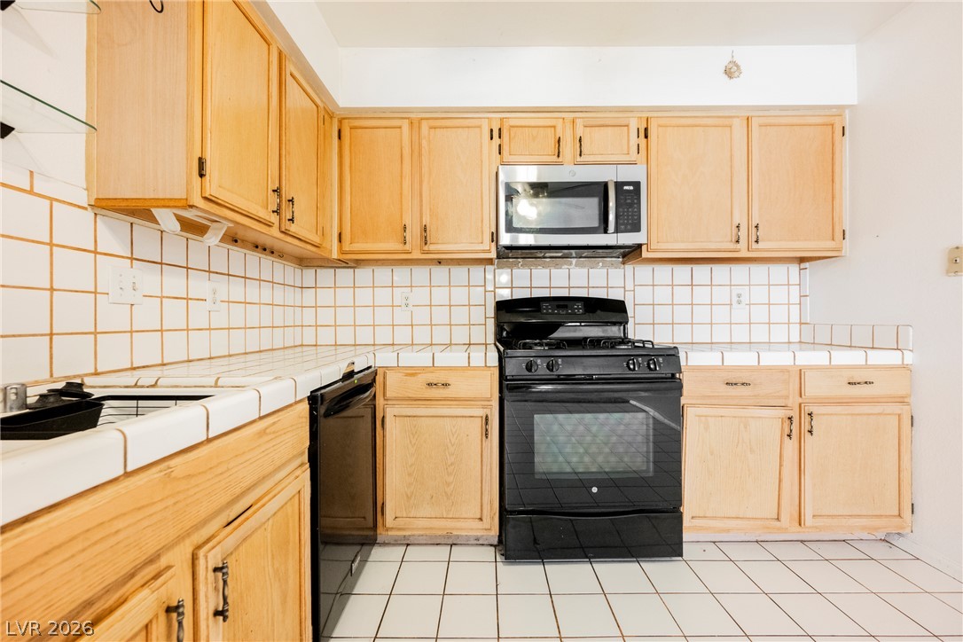 Photo 17 of 46, 2141 Twickenham Place #C