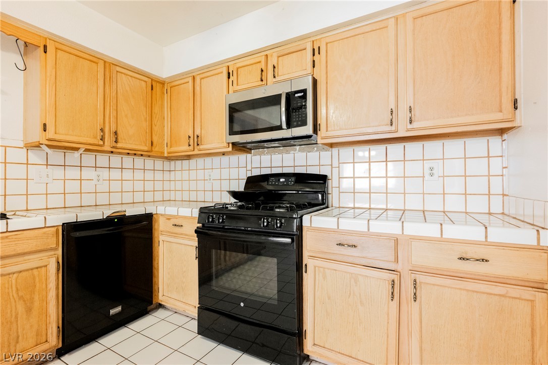 Photo 18 of 46, 2141 Twickenham Place #C