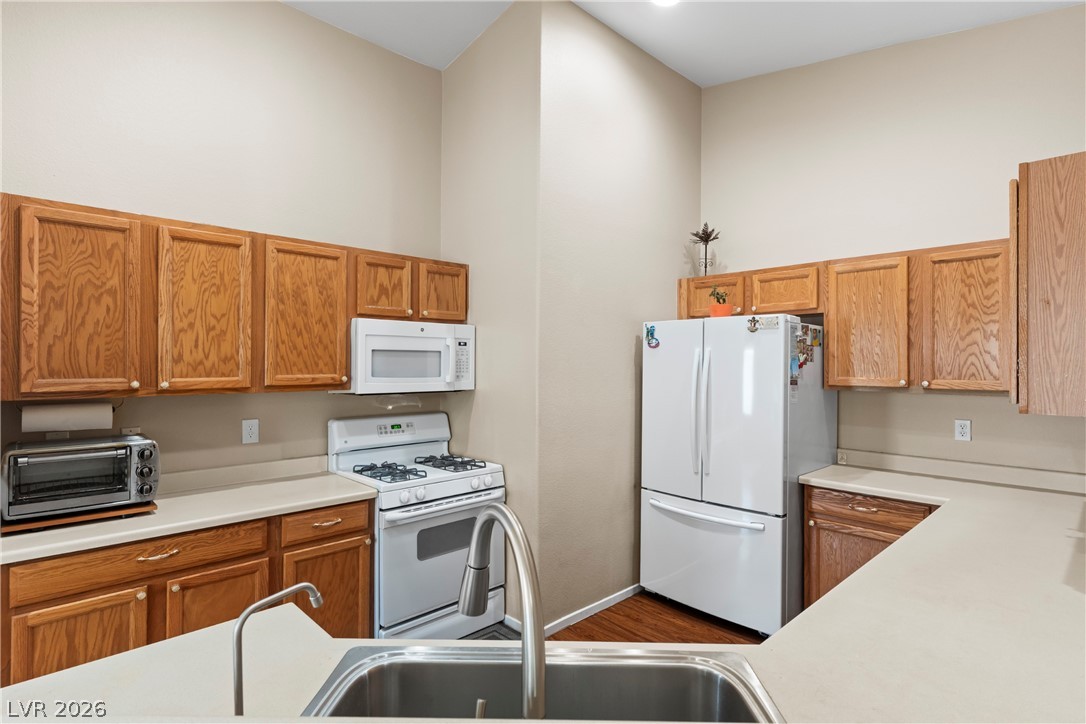 Photo 11 of 32, 6366 Lorne Green Avenue #101