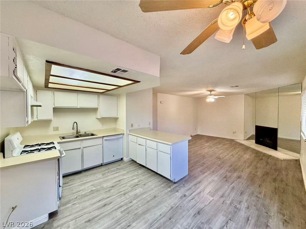 Photo 6 of 14, 717 Rock Springs Drive #201