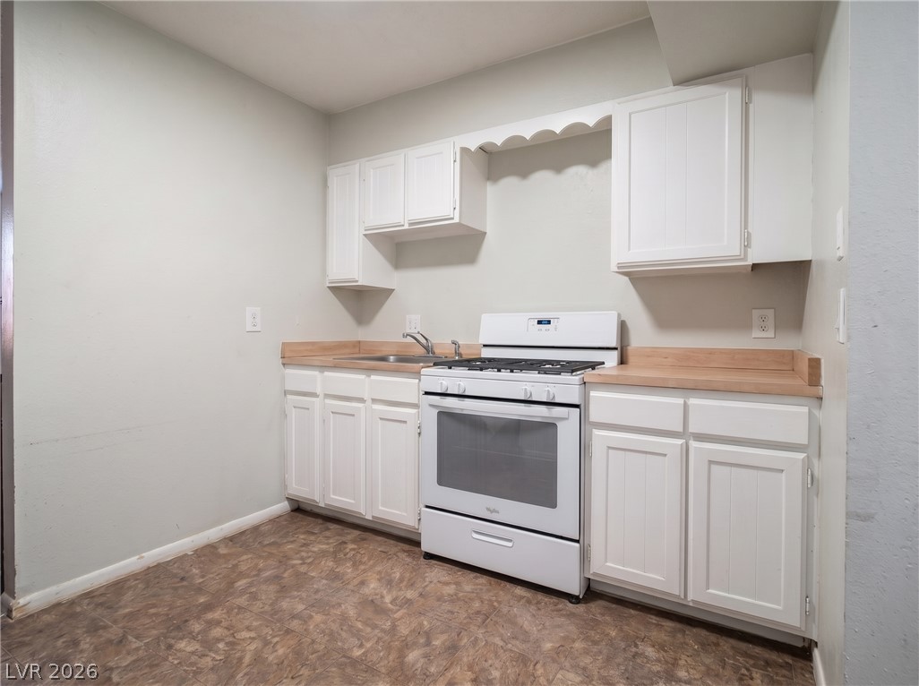 Photo 11 of 22, 3934 Torsby Place