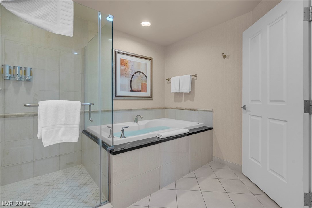 Photo 24 of 45, 135 E Harmon Avenue #3417