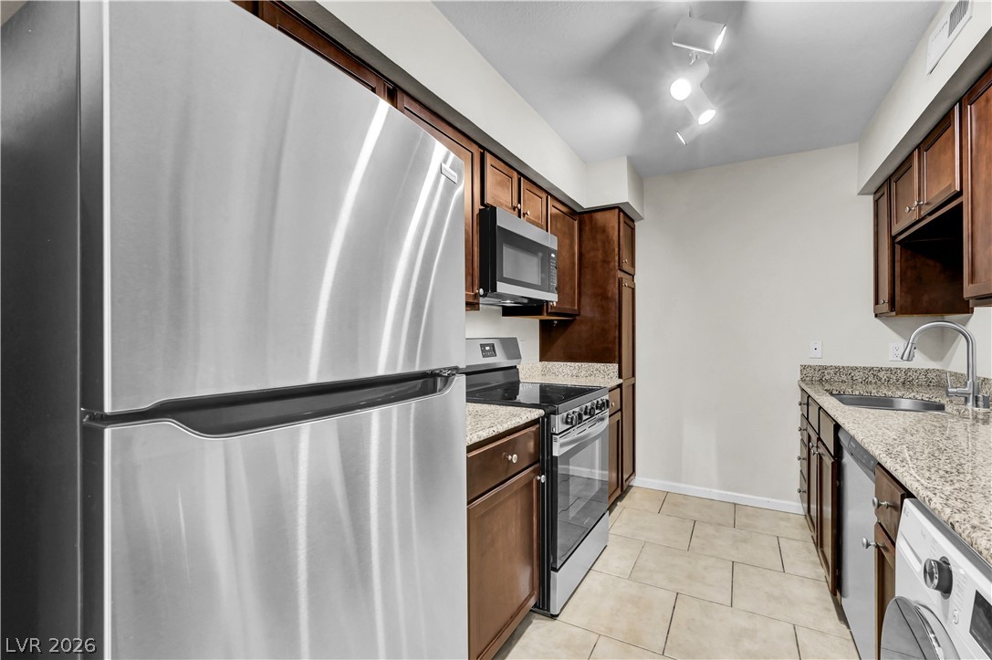 Photo 13 of 21, 2867 Geary Place #3004