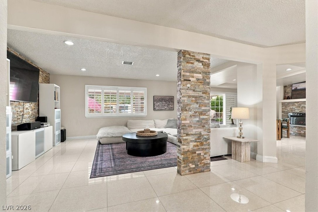 Photo 5 of 3936 Jewel Avenue