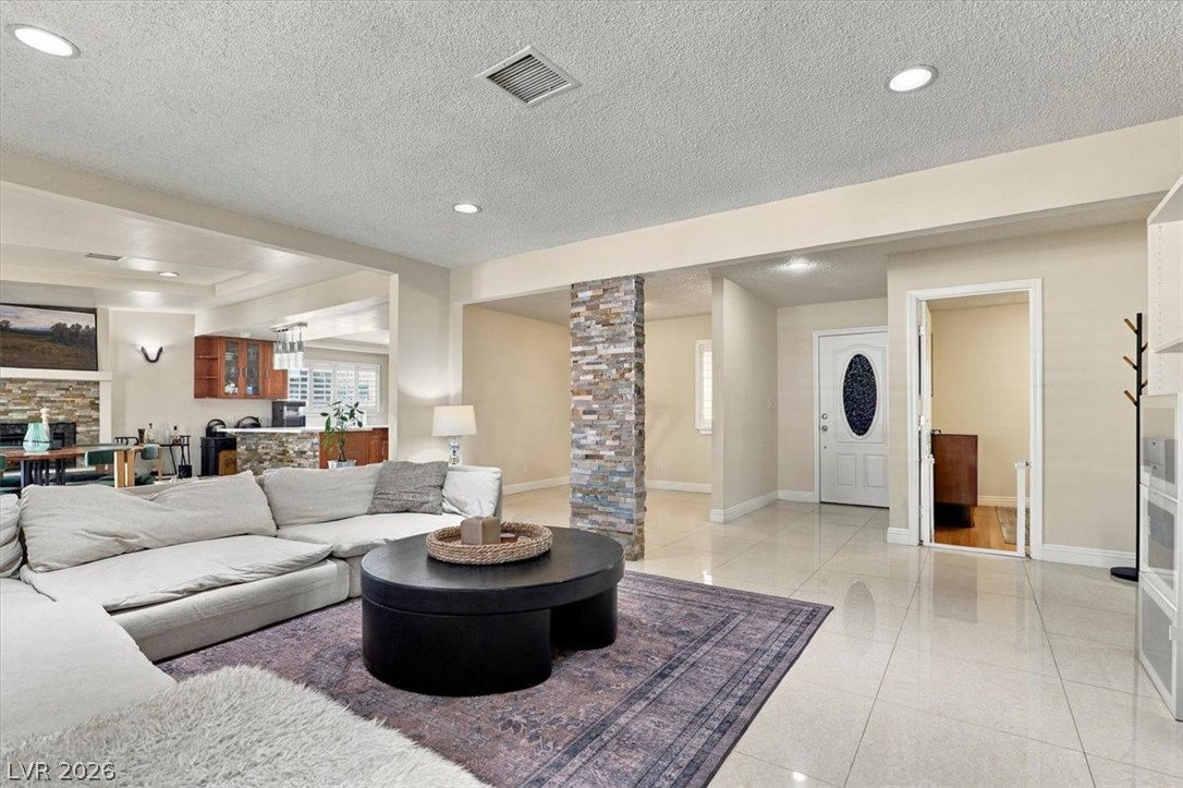 Photo 6 of 37, 3936 Jewel Avenue