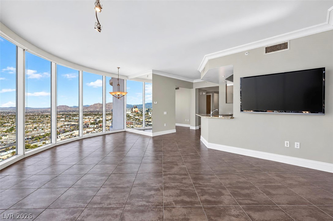 Photo 9 of 47, 222 Karen Avenue #2608