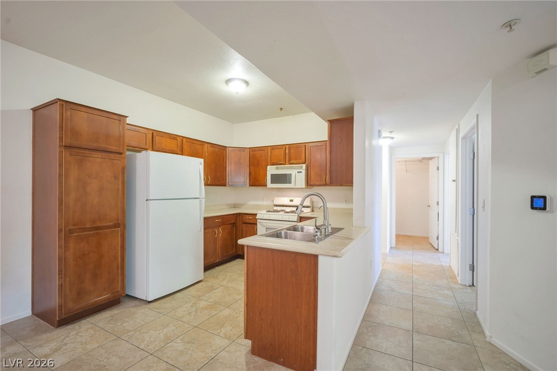Photo 6 of 25, 2291 W Horizon Ridge Parkway #2108
