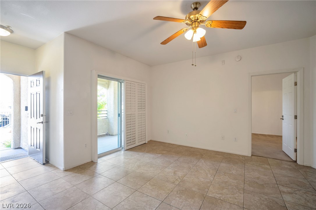 Photo 8 of 25, 2291 W Horizon Ridge Parkway #2108