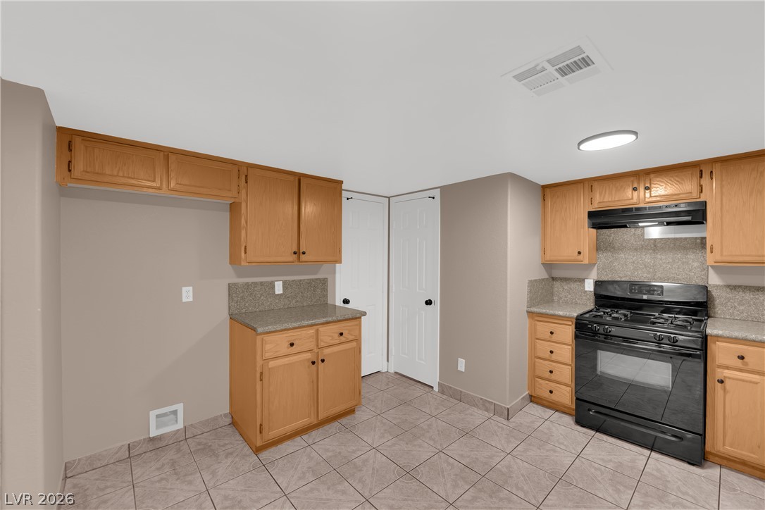Photo 11 of 31, 7504 Jockey Avenue