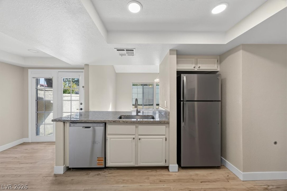 Photo 16 of 48, 3237 La Mancha Way