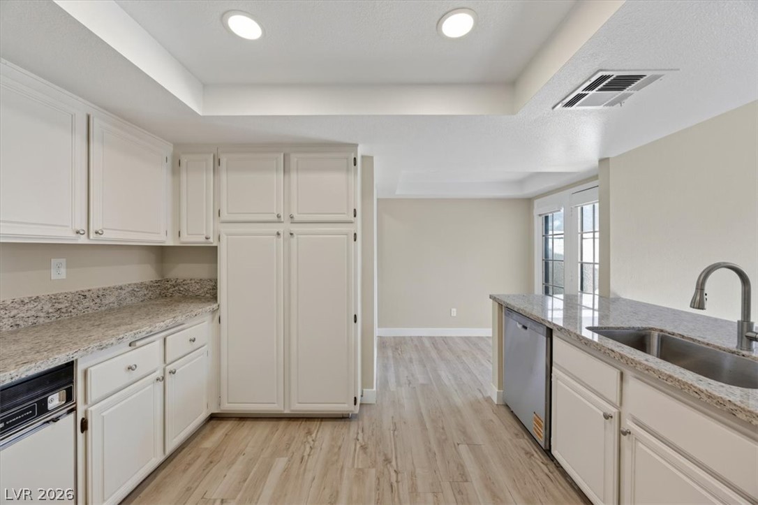 Photo 13 of 48, 3237 La Mancha Way