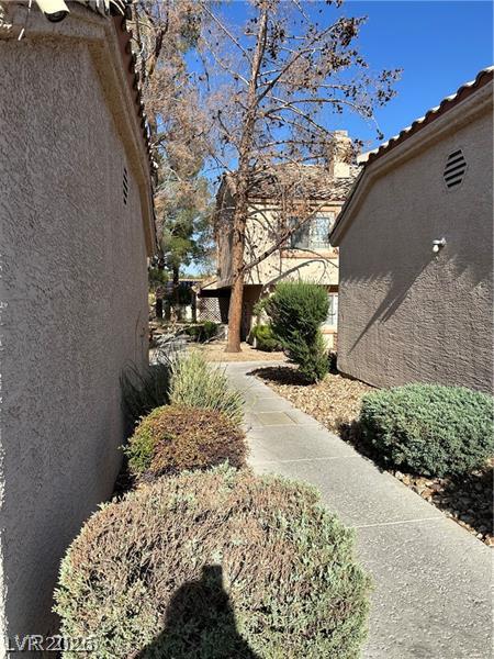 Photo 16 of 18, 1600 N Torrey Pines Drive #101