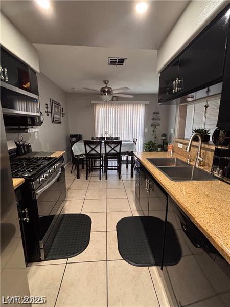 Photo 4 of 1600 N Torrey Pines Drive #101