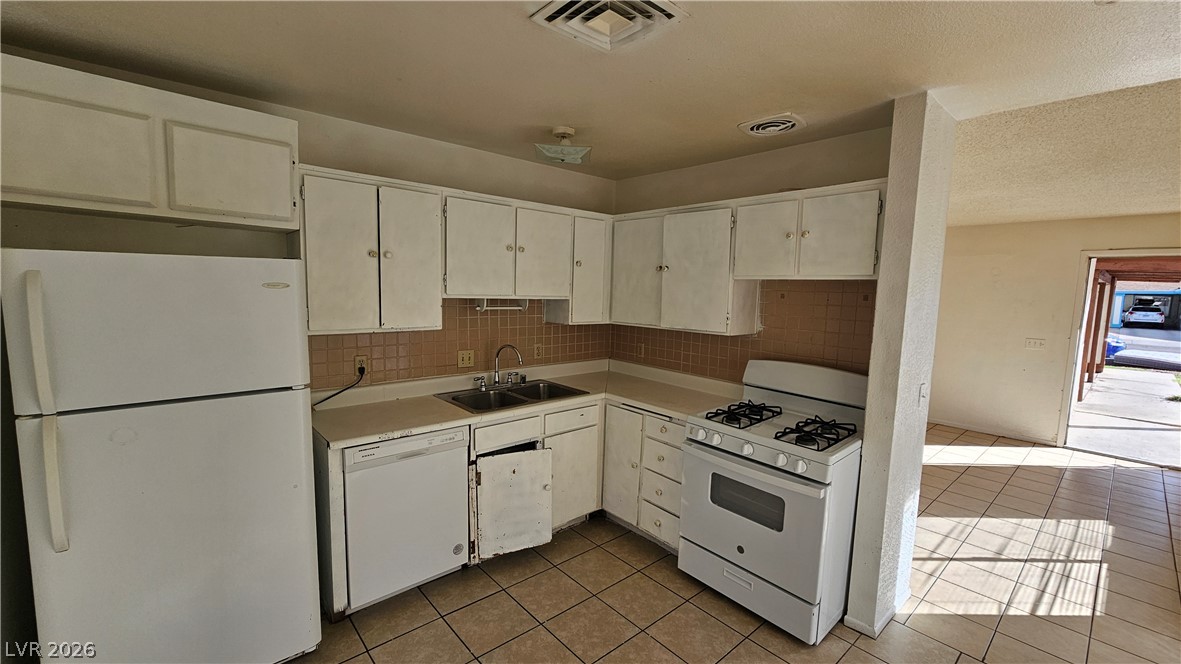 Photo 4 of 7006 Royal Meadow Place