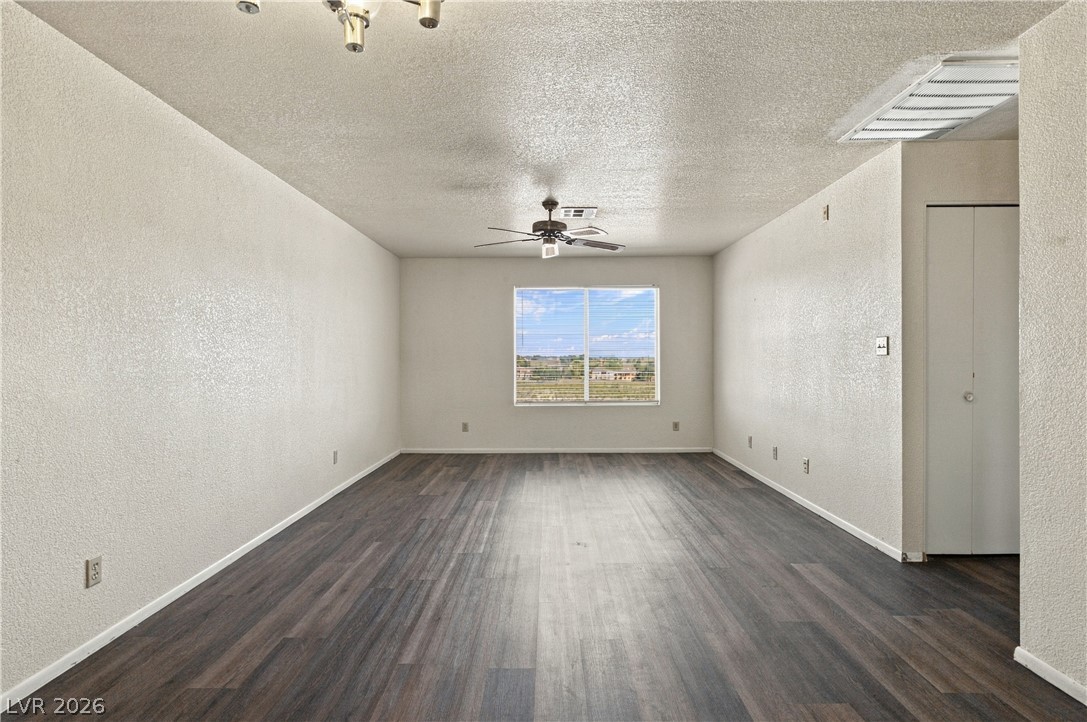 Photo 9 of 20, 2036 Mesquite Lane #203