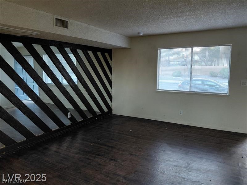 Photo 34 of 39, 1336 N JONES Boulevard