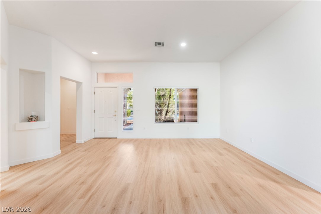 Photo 5 of 10300 Sawmill Avenue