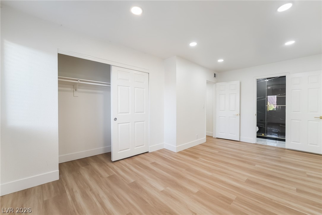 Photo 17 of 44, 5332 River Glen Drive #400