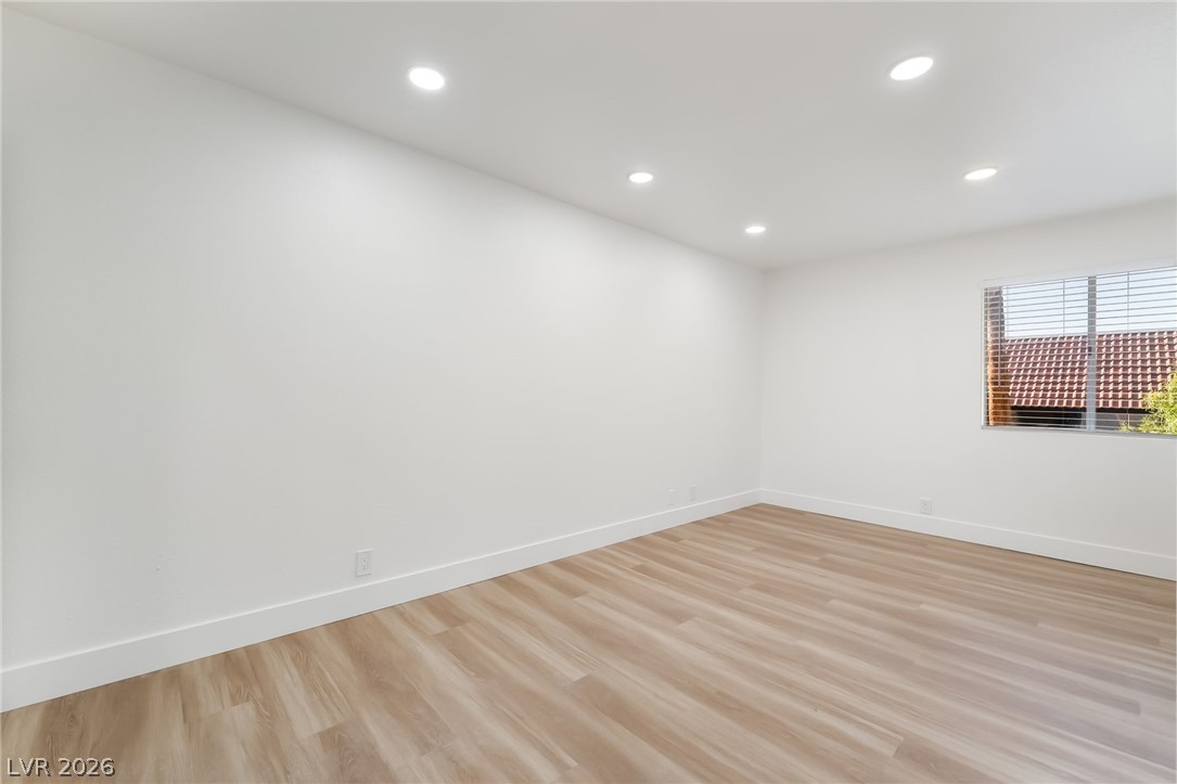 Photo 13 of 44, 5332 River Glen Drive #400