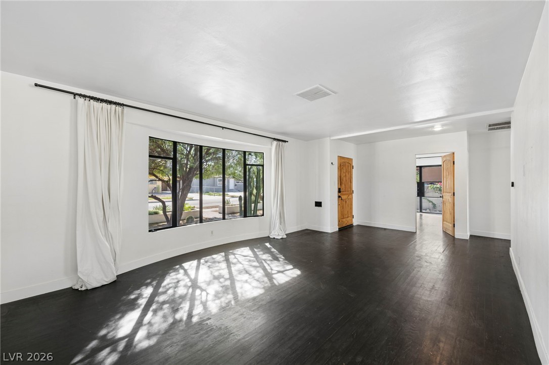 Photo 5 of 1431 Griffith Avenue