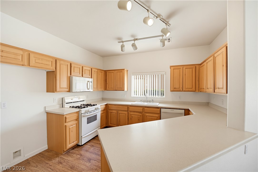 Photo 9 of 40, 3921 Pepper Thorn Avenue #2