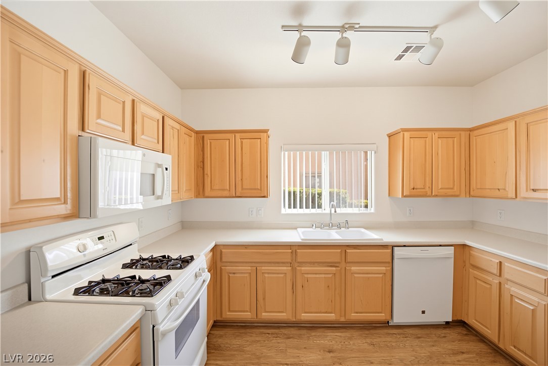 Photo 12 of 40, 3921 Pepper Thorn Avenue #2