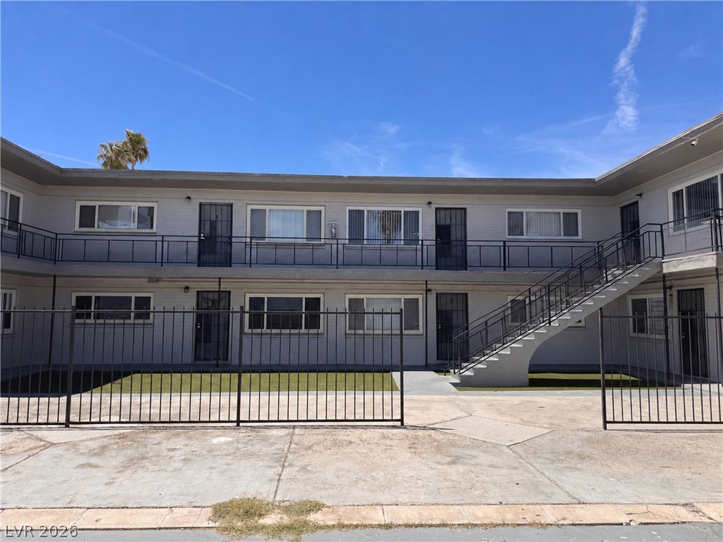 Photo 2 of 2213 Sunrise Avenue