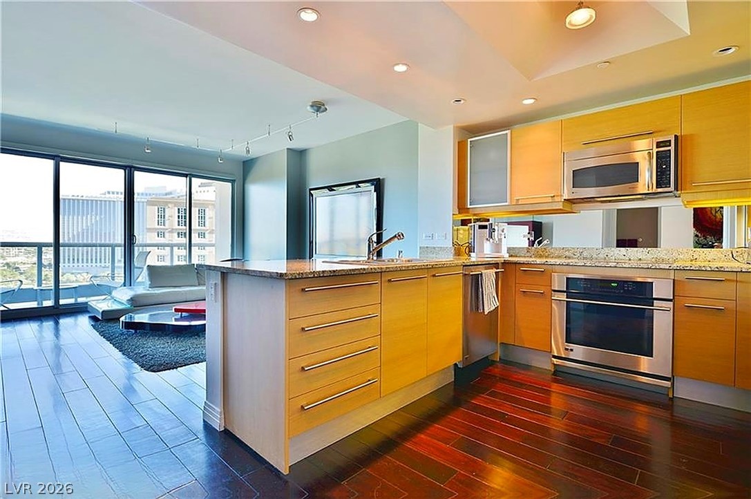Photo 7 of 16, 322 Karen Avenue #1204