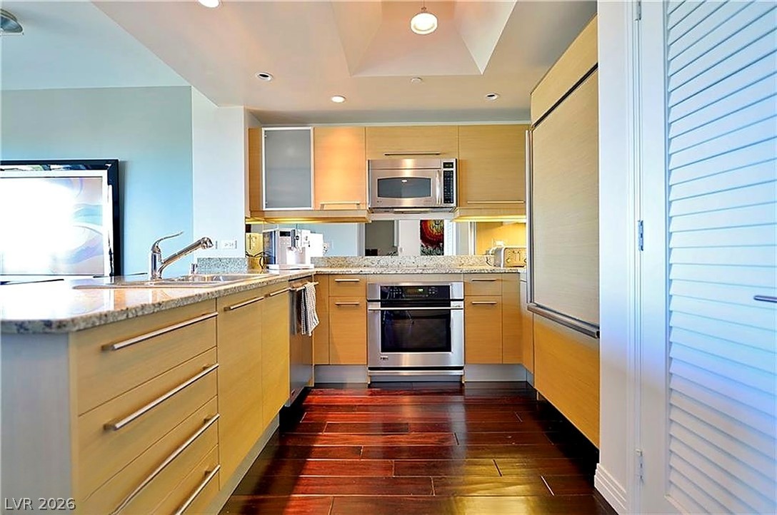 Photo 8 of 16, 322 Karen Avenue #1204