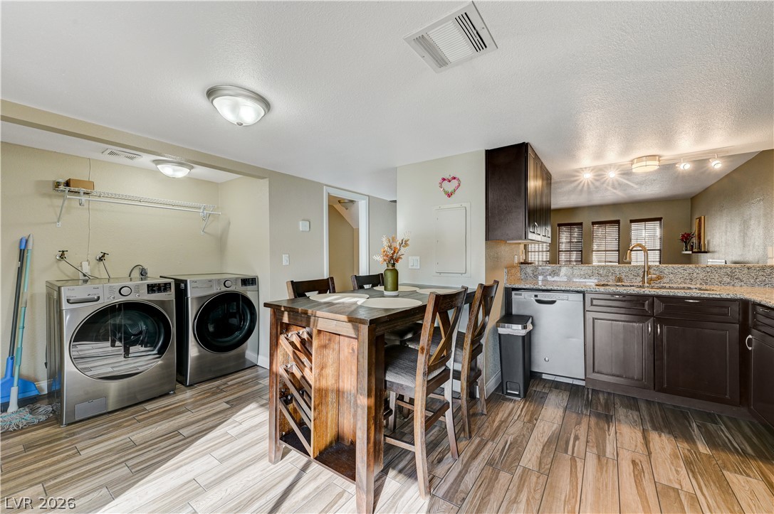 Photo 11 of 36, 2080 Karen Avenue #20