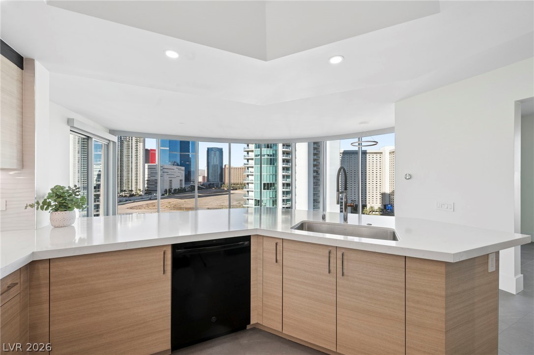 Photo 8 of 37, 322 Karen Avenue #1408