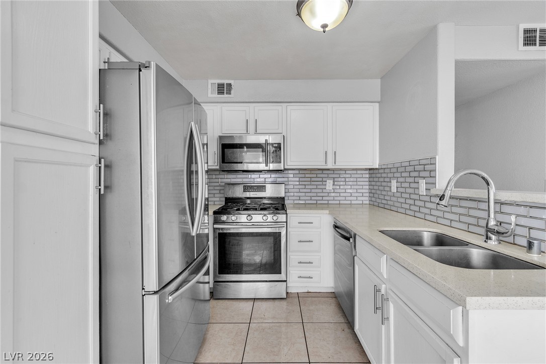 Photo 9 of 26, 3128 Tarpon Drive #102