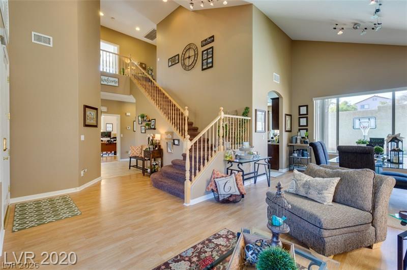 Photo 4 of 813 White Falcon Street