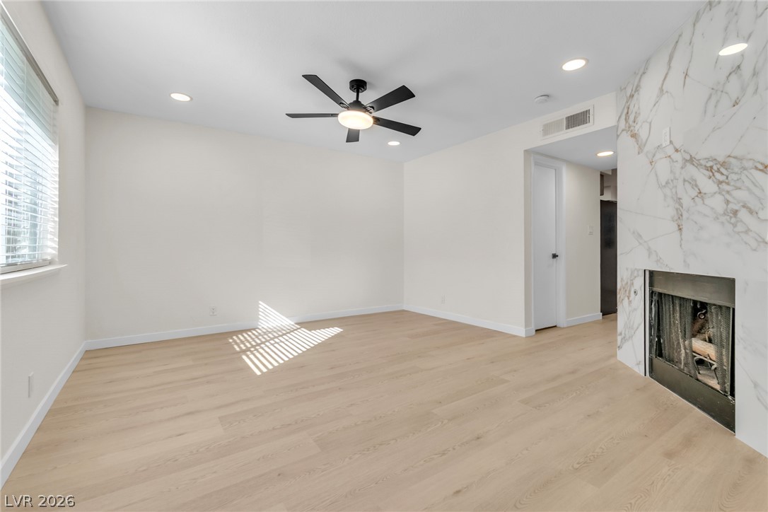 Photo 7 of 35, 7090 Burcot Avenue #B32