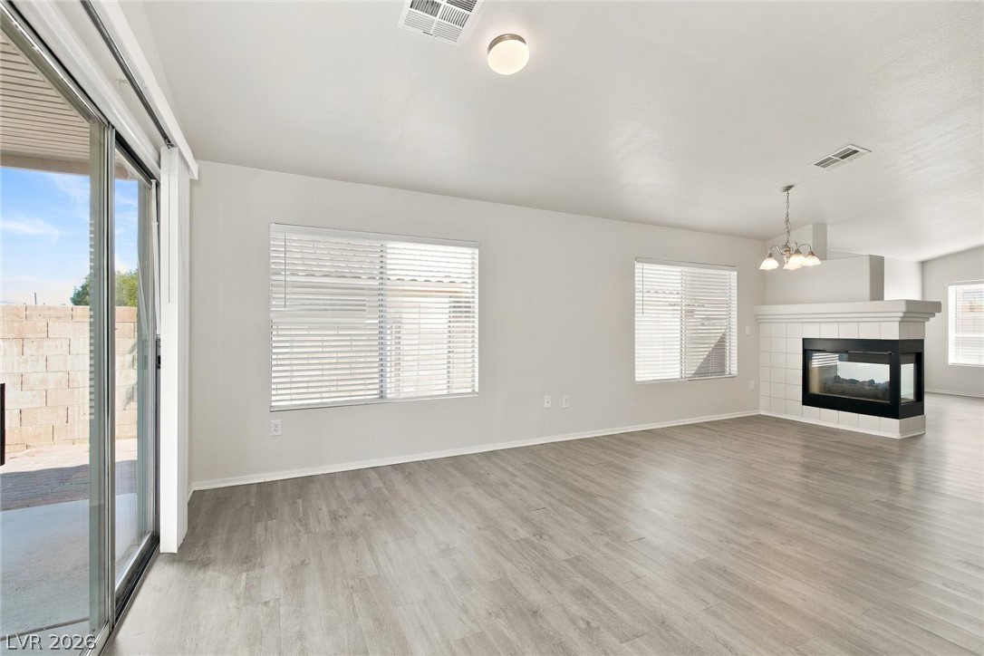 Photo 4 of 136 Zenith Point Avenue