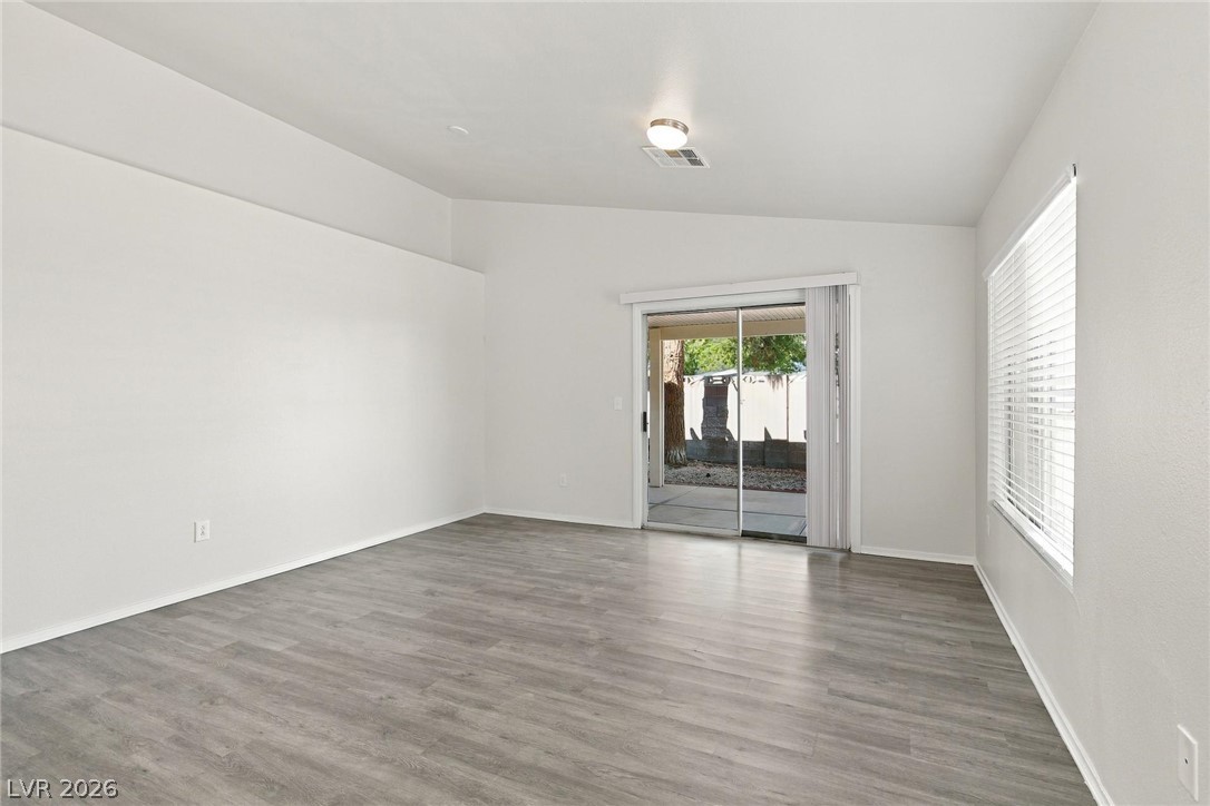 Photo 5 of 136 Zenith Point Avenue