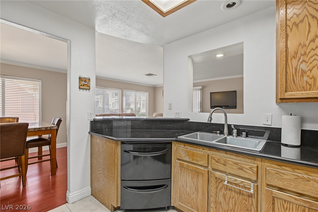 Photo 11 of 34, 1441 Linnbaker Lane #103