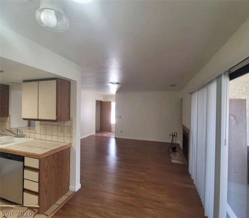 Photo 7 of 29, 1321 Del Mar Street #4