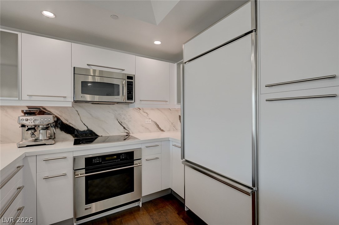 Photo 8 of 56, 222 Karen Avenue #3301