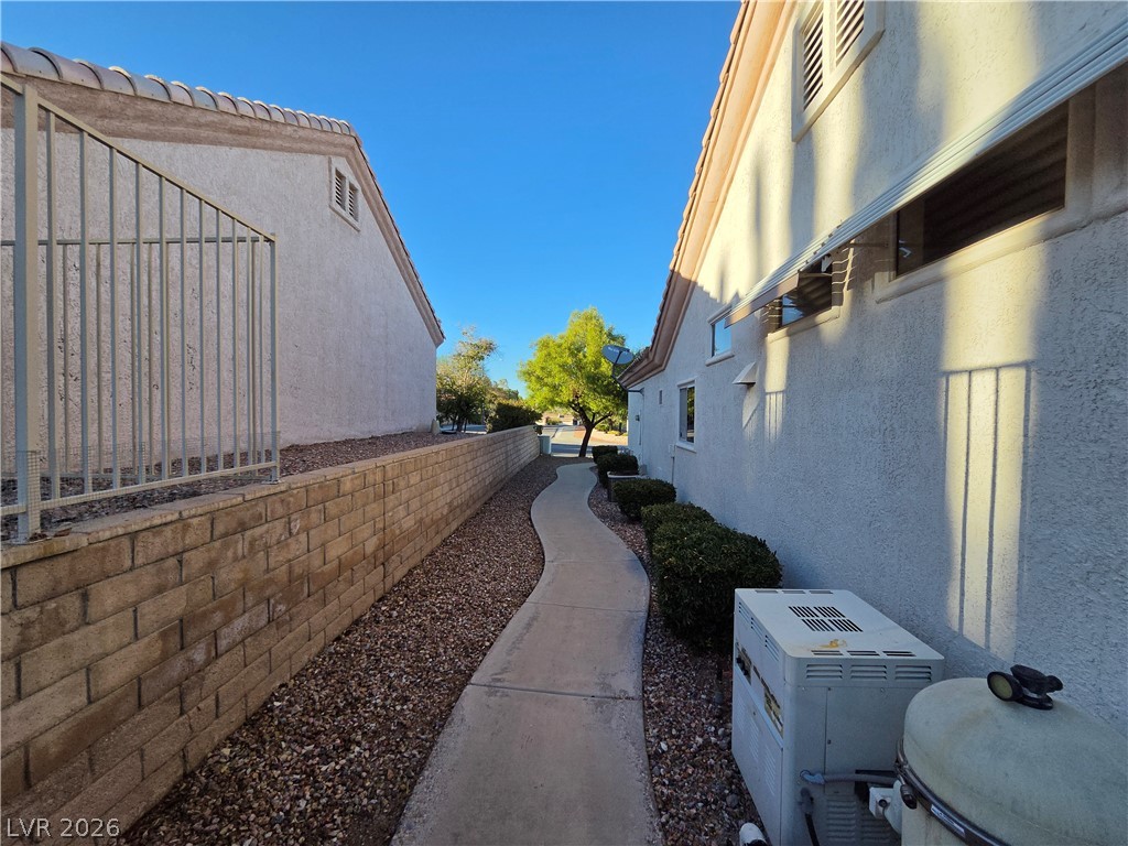 Photo 32 of 40, 9937 Heyfield Drive