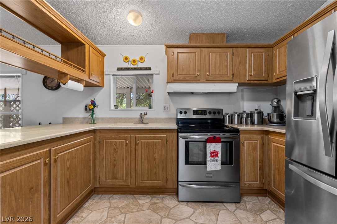 Photo 13 of 67, 930 Heyer Street