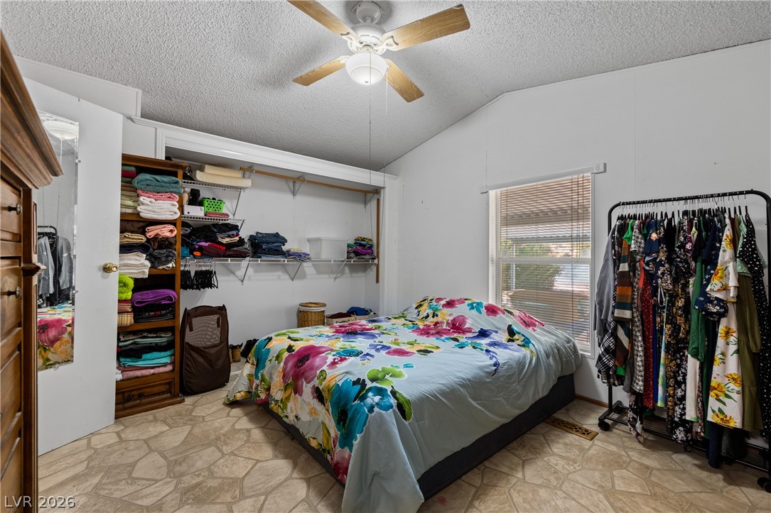 Photo 15 of 67, 930 Heyer Street