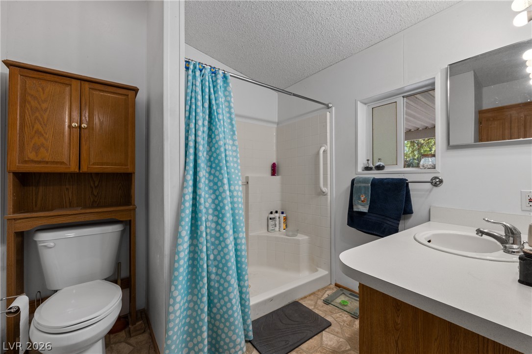 Photo 17 of 67, 930 Heyer Street
