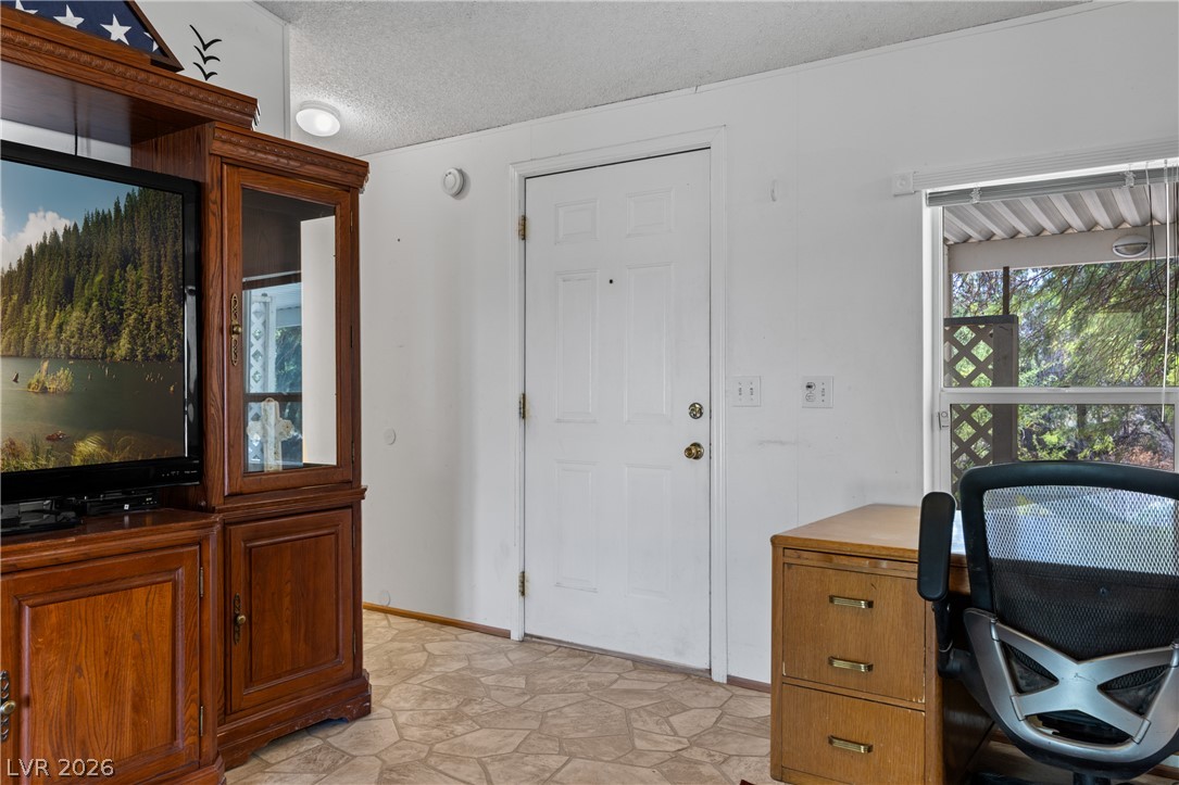 Photo 3 of 930 Heyer Street