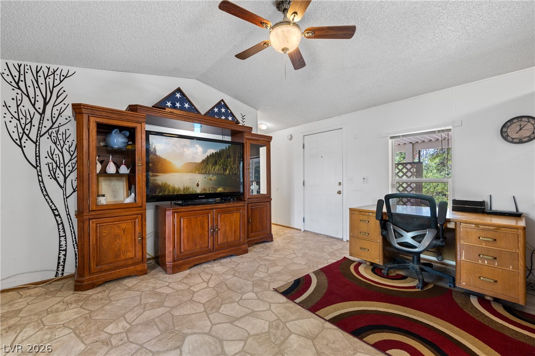 Photo 6 of 67, 930 Heyer Street