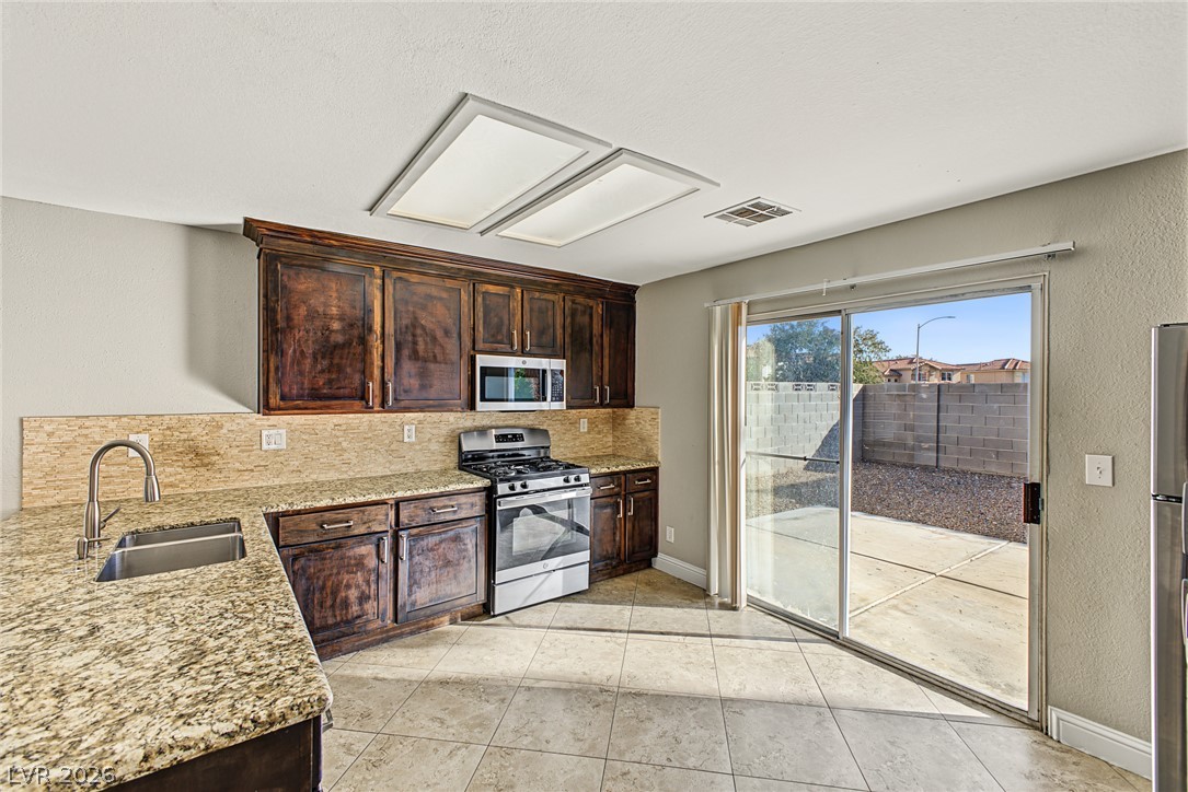 Photo 11 of 33, 5032 Jacarilla Lane