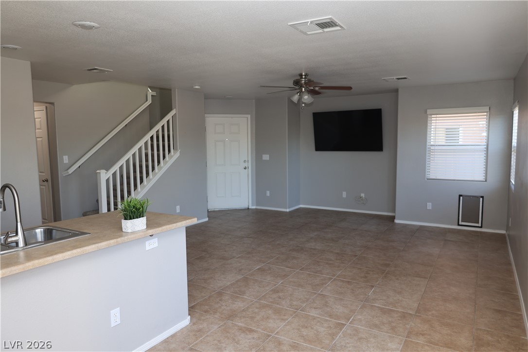Photo 8 of 31, 510 W Eresma Street