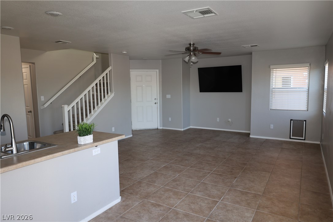 Photo 9 of 31, 510 W Eresma Street