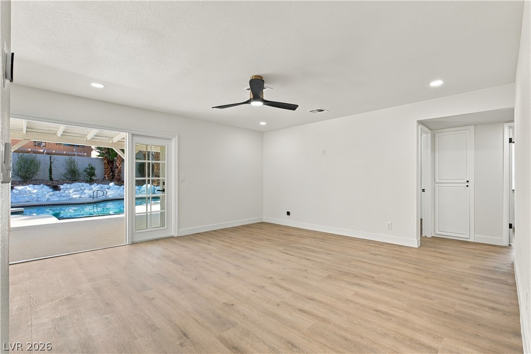 Photo 11 of 31, 537 Trimley Court