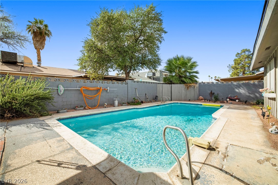 Photo 27 of 34, 4677 La Fonda Drive